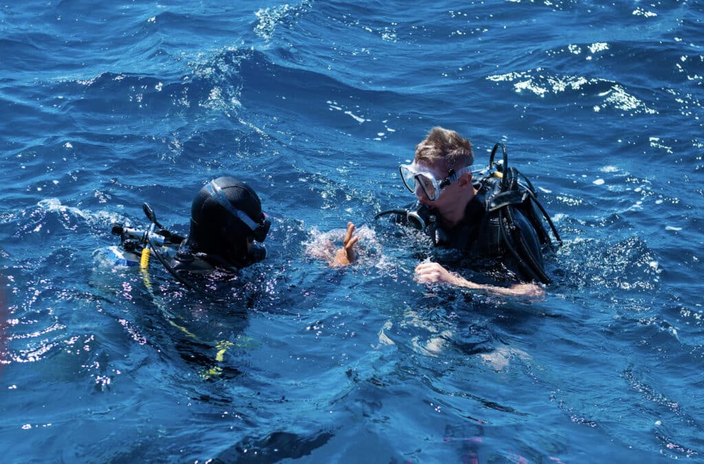 padi discover scuba diving class bahamas