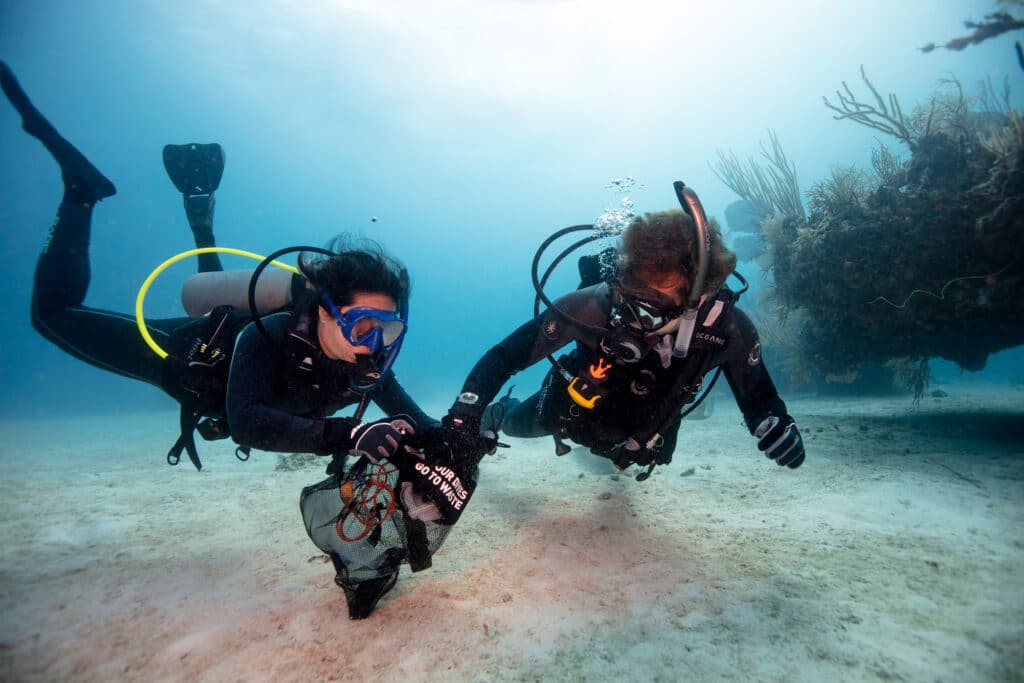 padi dive against debris specialty course